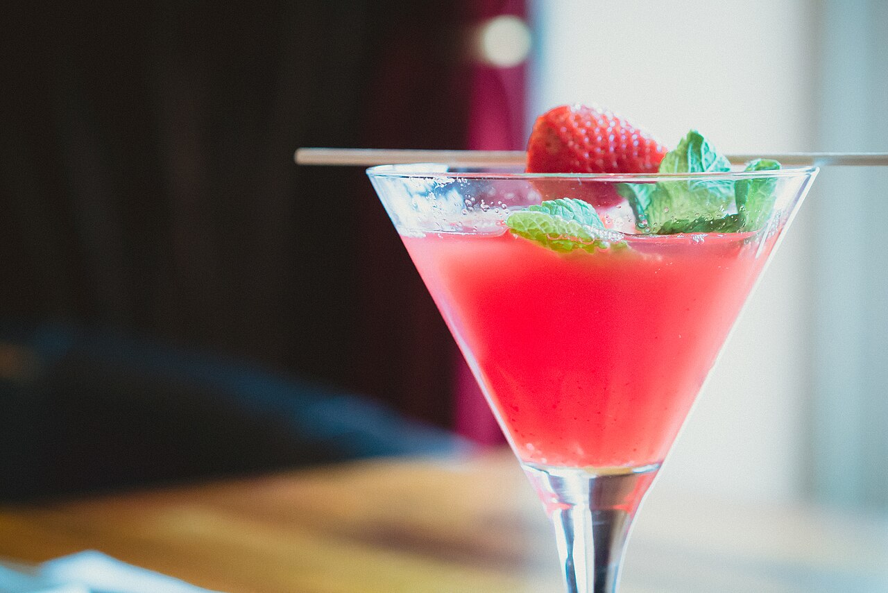Cold beverage application reference for discussing paper straw use conditions